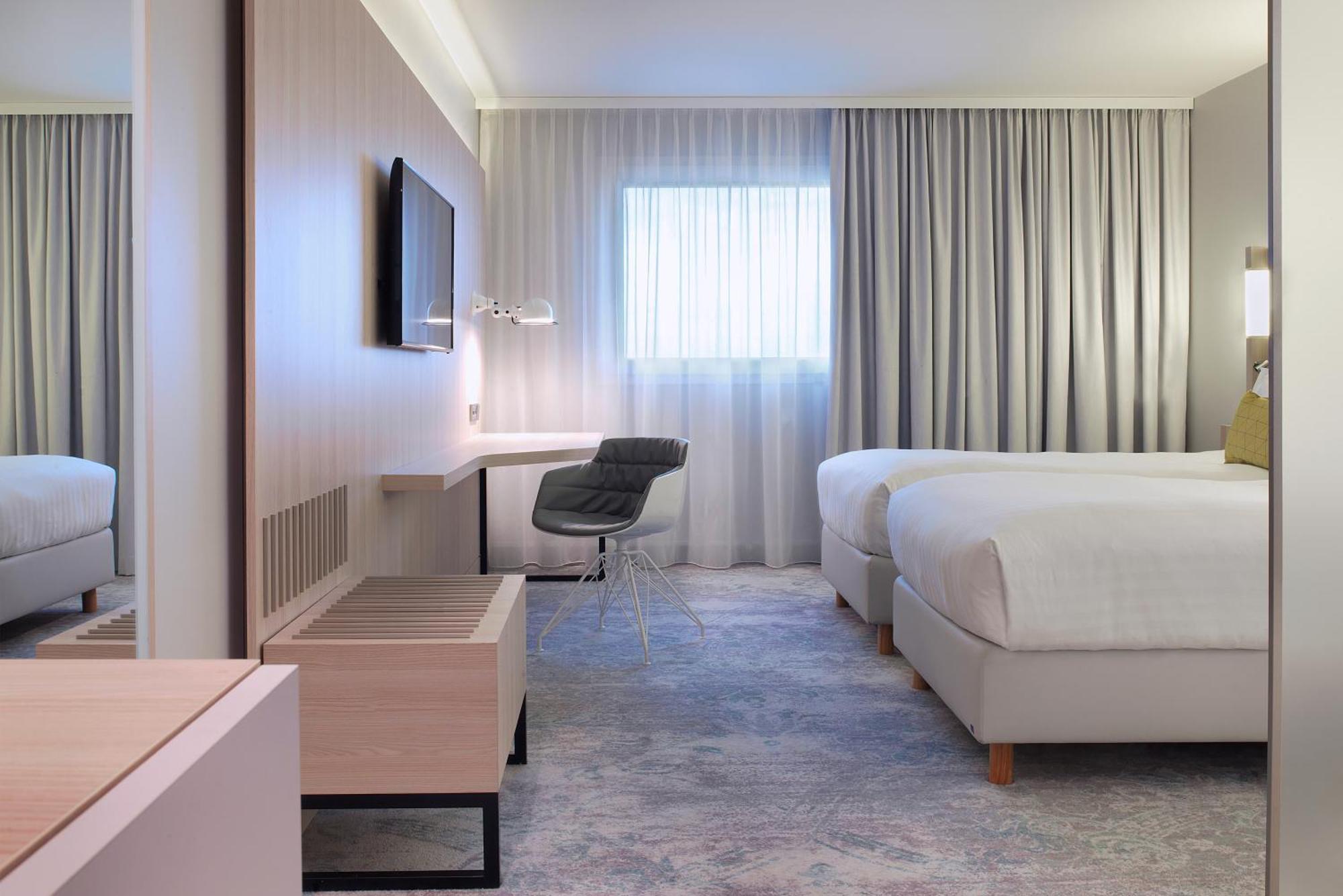 Deluxe Twin Room Airport Shuttle