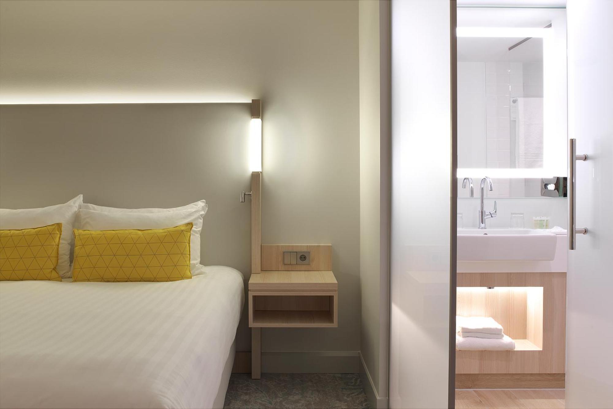 Deluxe King Room Airport Shuttle