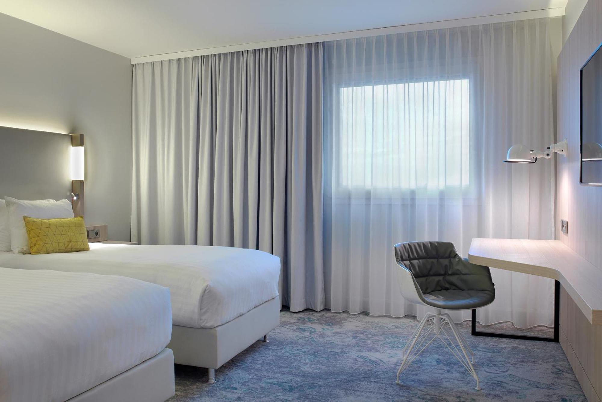 Deluxe Twin Room Airport Shuttle